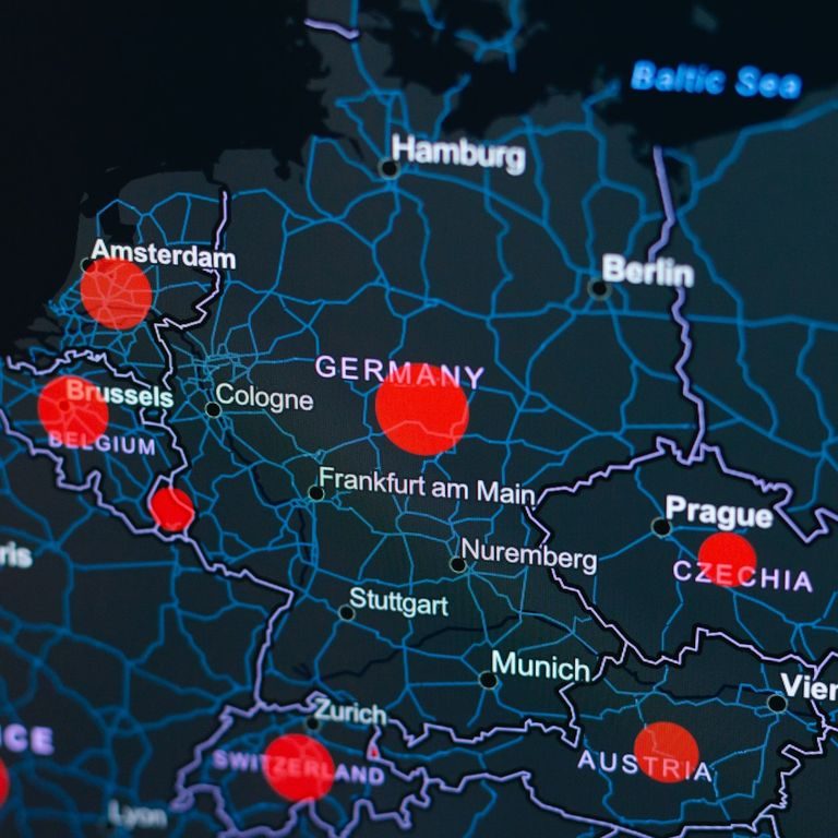 Formavis Smart Home Beratung, Planung, Installation - Deutschlandweit im Einsatz Karte von Deutschland mit roten Markierungen auf verschiedenen Städten.